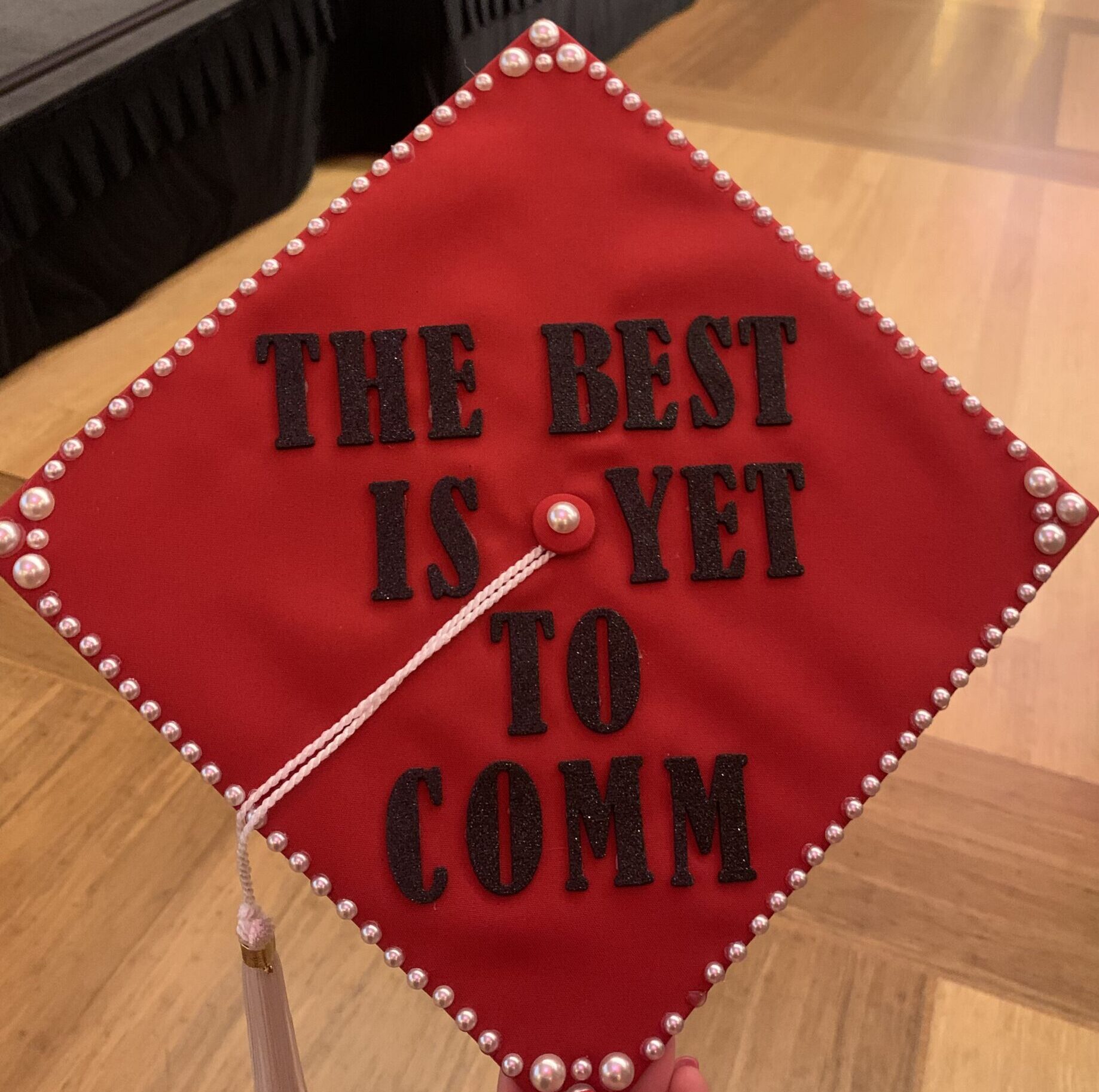 graduation cap with the writing the best is yet to comm