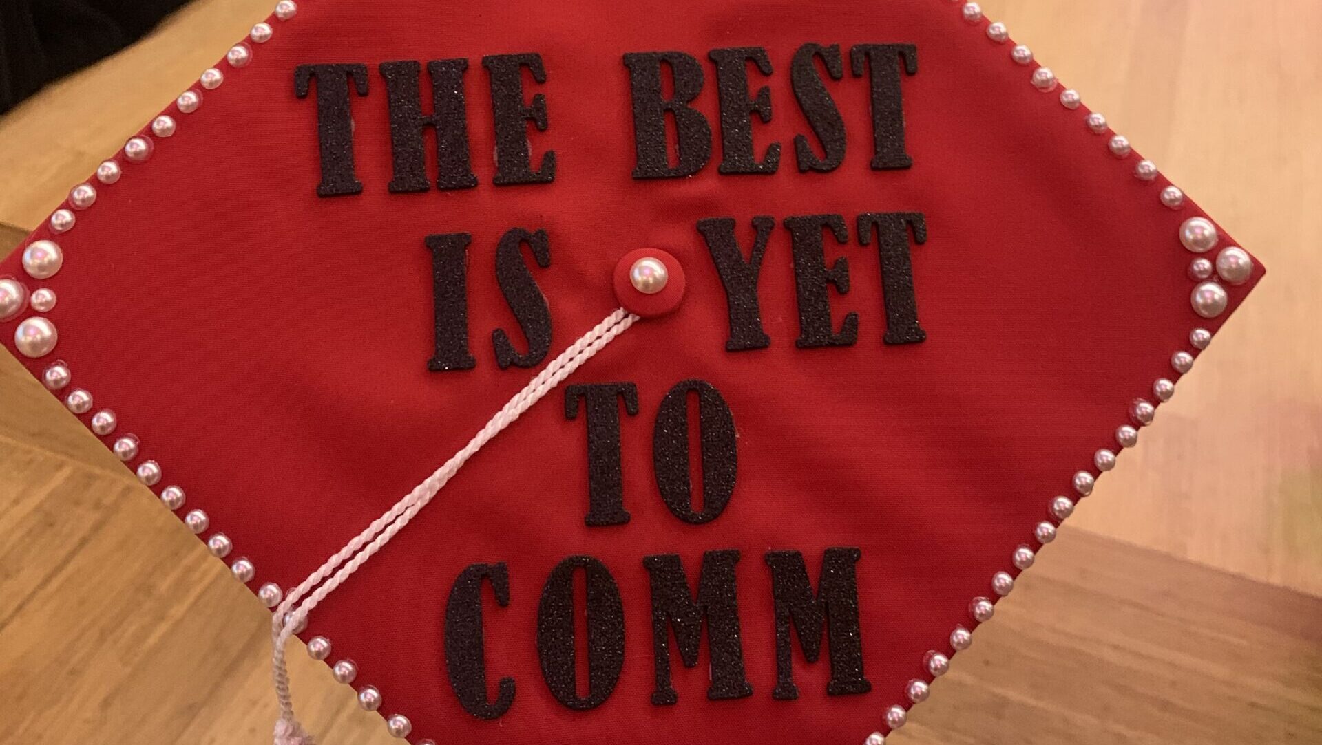 graduation cap with the writing the best is yet to comm